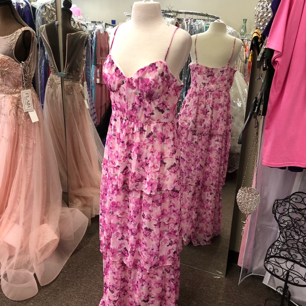 Pink 3 layer gown Size 11. Just reduced